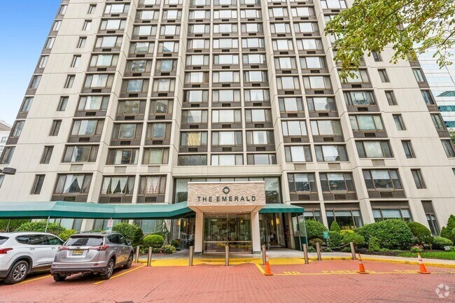 Building Photo - 45 River Dr S Unit 605 Rental