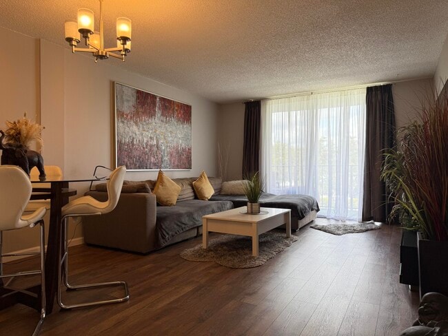 Building Photo - 500 Executive Center Dr Unit 3c Rental