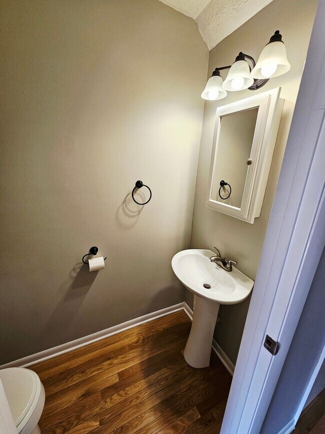 Photo - MOVE-IN READY! 2BR Townhome in Clintonville near OSU – W/D, Parking, Pet Friendly