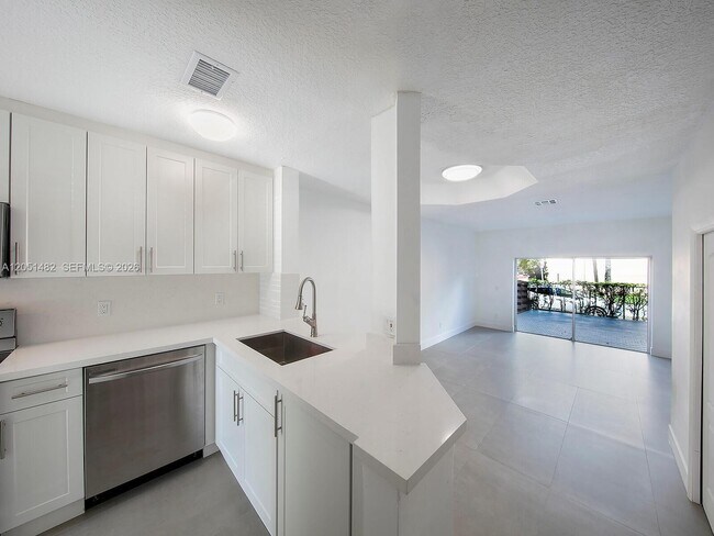 8260 NW 10th St