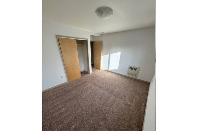 Photo - 529 Carroll Way