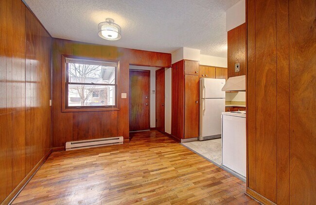 Photo - Quaint Three Bedroom Home in Vancouver!