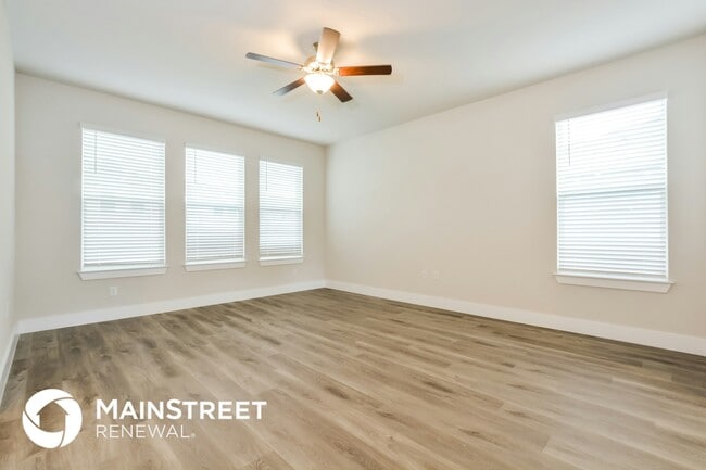 Photo - 352 Whiteheart Dr