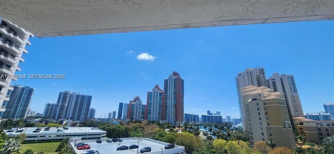 Photo - 3300 NE 191st St Unidad 818