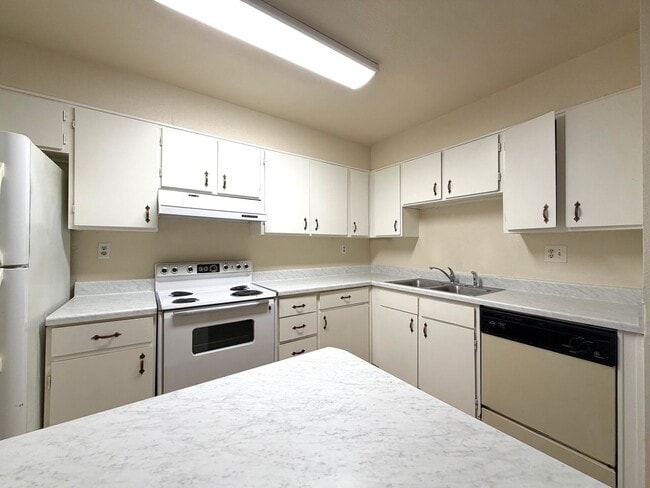 Photo - Glendale 3 Bed / 2 Bath Townhome | Two-Story Layout