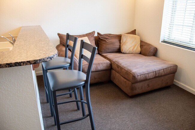 Photo - 610 Springfield