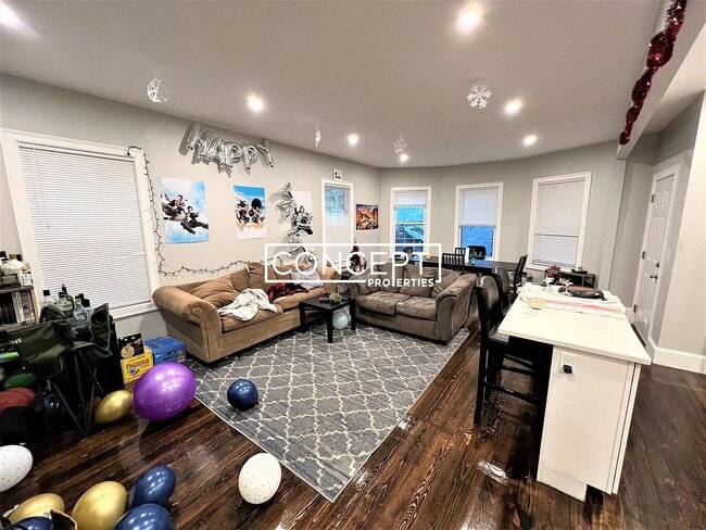 Building Photo - 91 Hillside St Unit 1