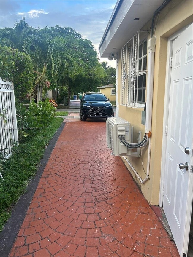 Photo - 1360 NW 132nd St Unidad 0