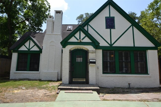 Photo - 2135 Bissonnet St