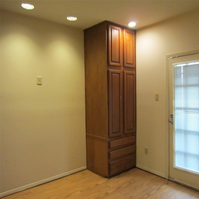 Photo - 512 W Polk St