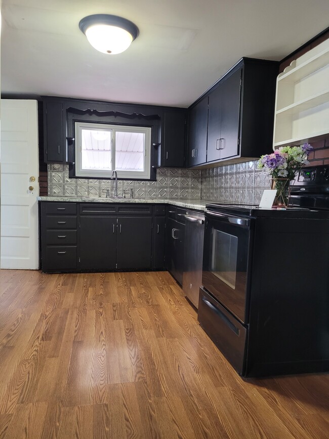 Photo - 347 Midland Ave