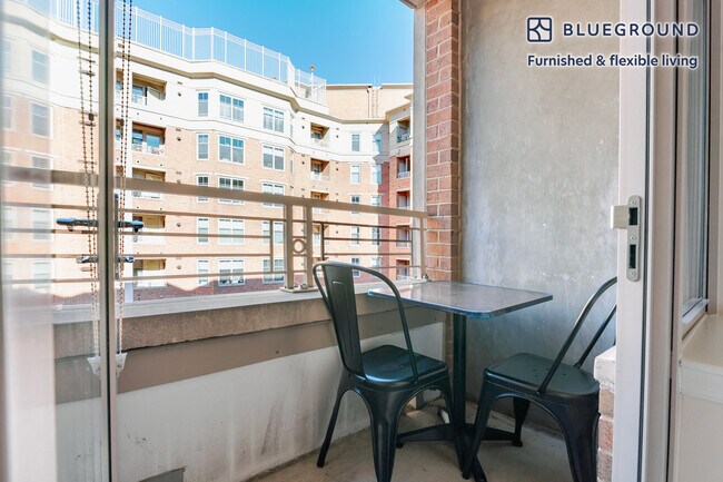 Photo - 2400 M St NW Unidad FL7-ID1209