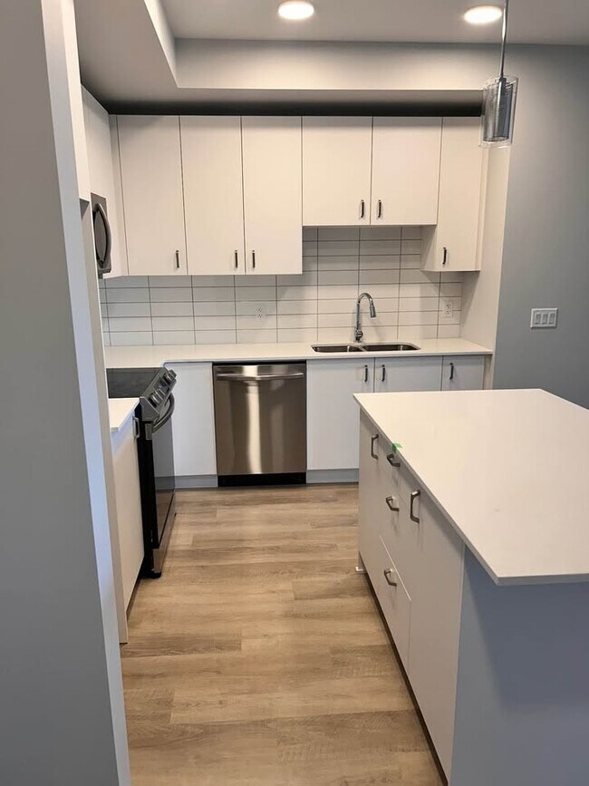 Photo - 164 Alberni Hwy Unit 309