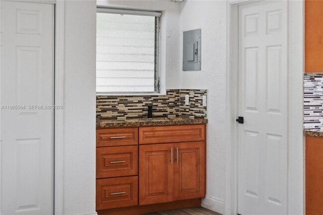 Photo - 1501 N 58th Ave