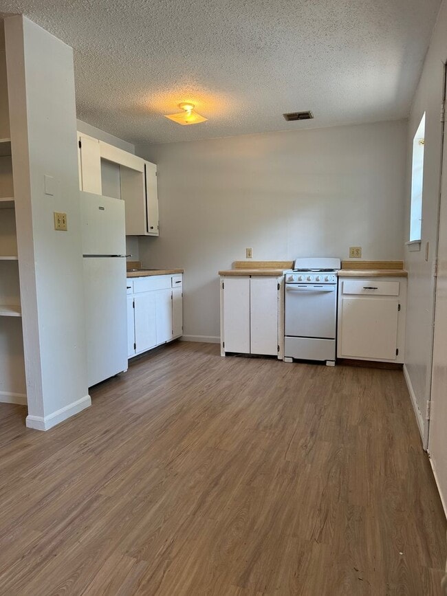 Building Photo - 1600 N Lane Unit 1600 N Lane  E