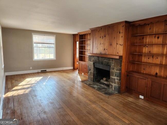 Photo - 111 Charlton St NW