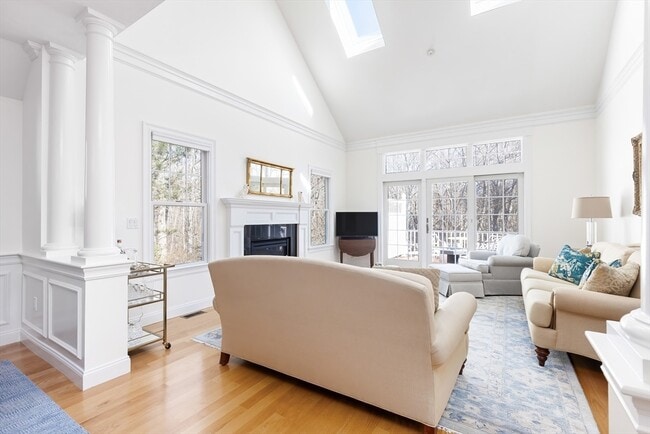 Photo - 239 Washington St