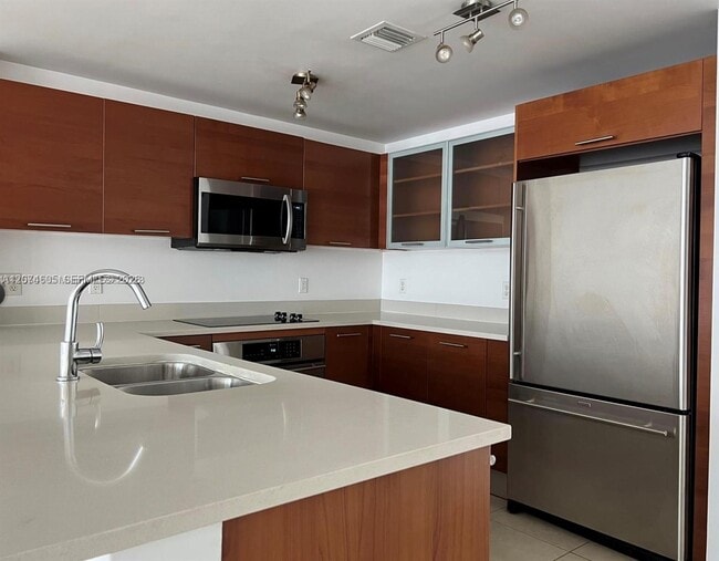 Building Photo - 3250 NE 1st Ave Unit 903