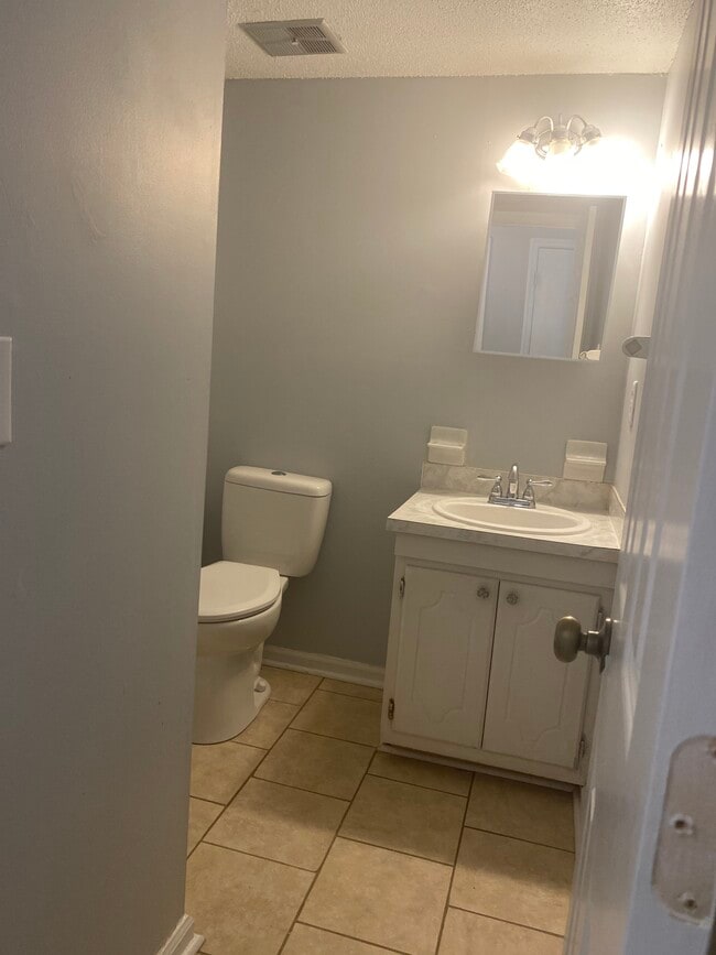 Photo - 286 Fleming Rd Unit C