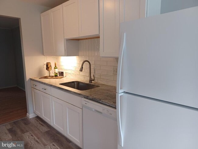 Photo - 403 Roberts Ln