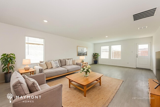 Photo - 1083 Neyland Dr