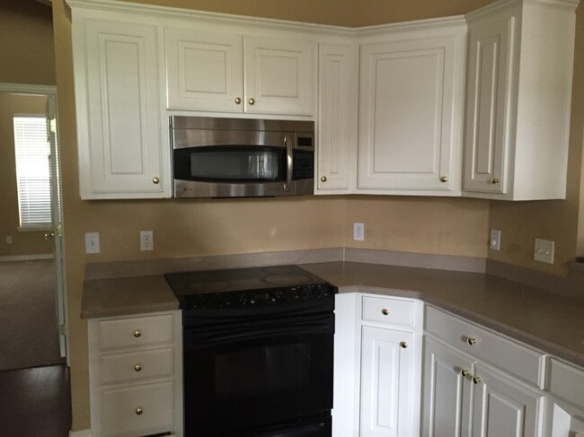 8004 Laurel Hill Dr