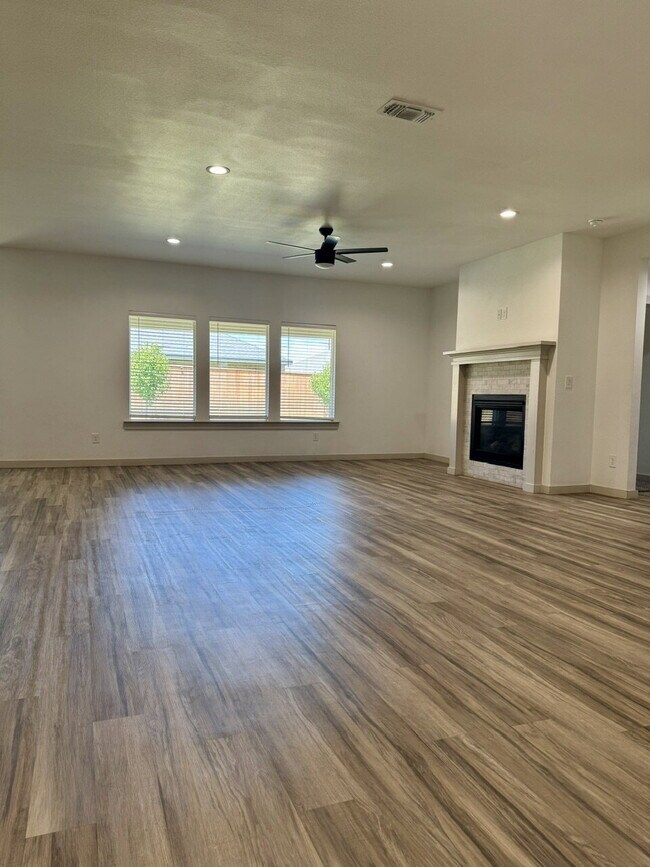 Photo - Beautiful 4-Bedroom Home with 2 Full Baths in Abbey Glen!