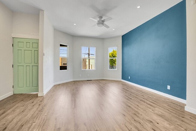 Photo - West Oakland Stylish 2/1 Flat - Completely...