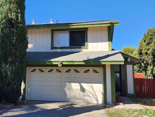 Building Photo - Roomy Two Story, 2 Bdrm, 1.5 Bath, Lake El... Rental