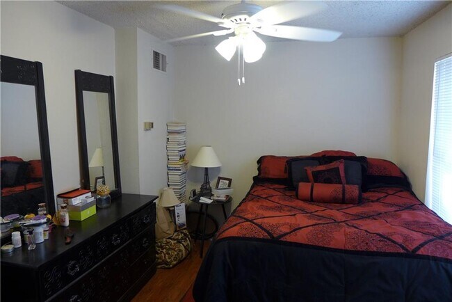 Photo - 1907 Robbins Pl Unit 105