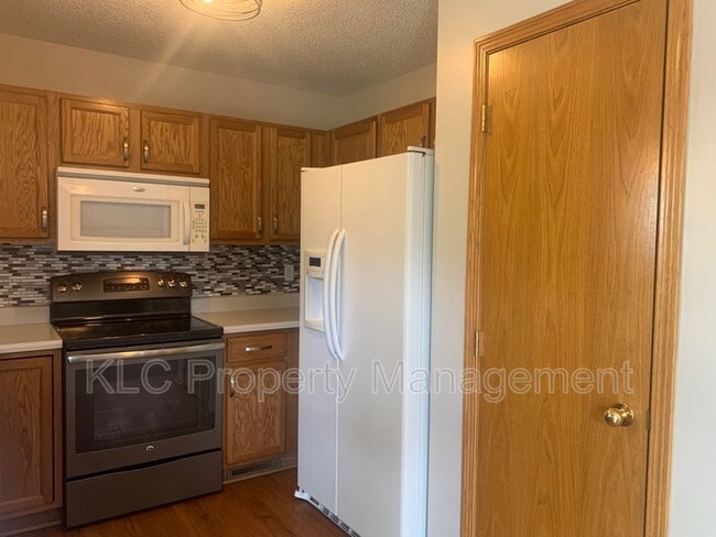 Photo - 402 SE Orchid St