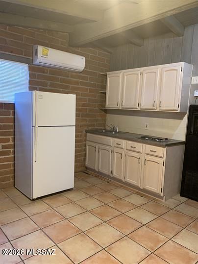 2537 E Elm St