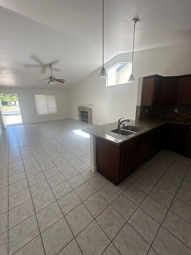 Photo - 4 Bedroom Single Family Home!