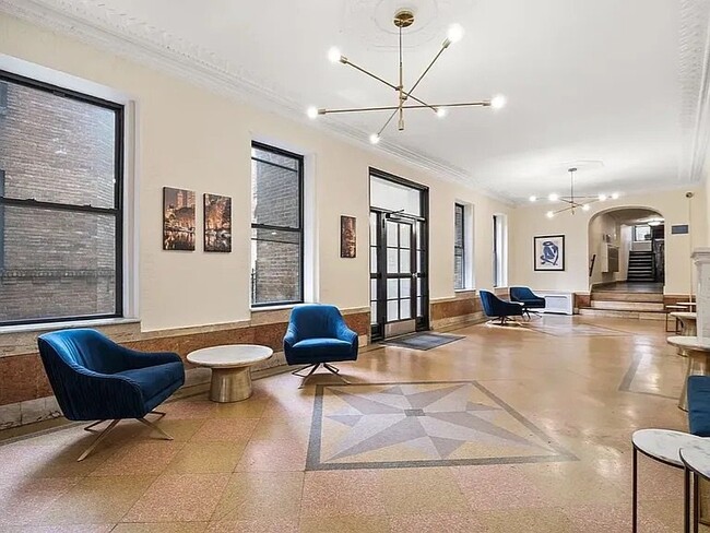 Building Photo - 66 St Nicholas Pl