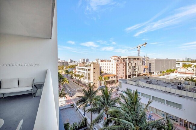 2301 Collins Ave Unit 634
