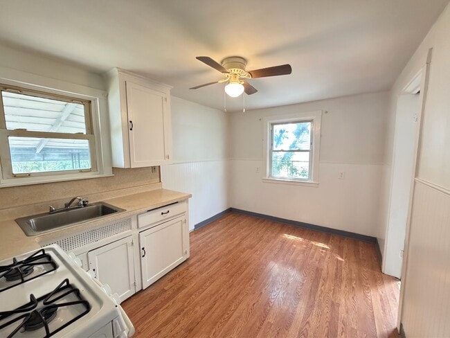 Photo - 160 Woodward Ave