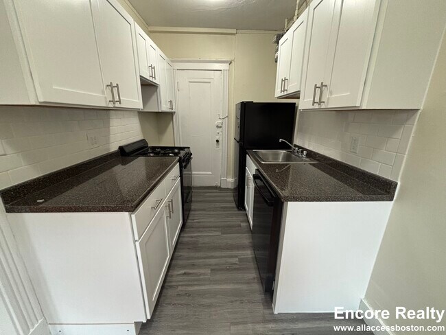 126 Jersey St Unit 2