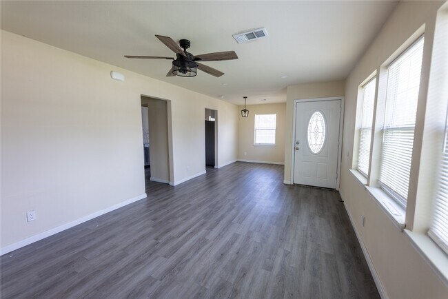 Photo - 4942 Bataan Rd