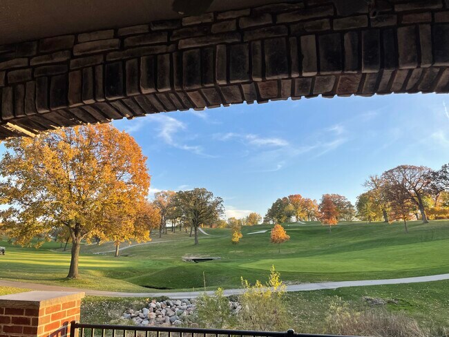 Features breathtaking views of Wakonda golf coarse - 1616 Park Ave