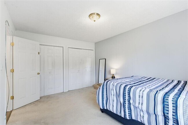 Photo - 1512 Stoneleigh Way