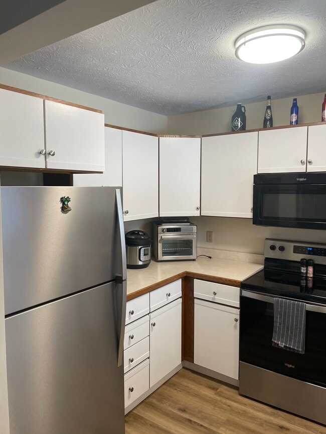 Photo - 15 Philo Rd W