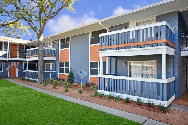 Exterior with balcony - Casa Del Mar RG LLC