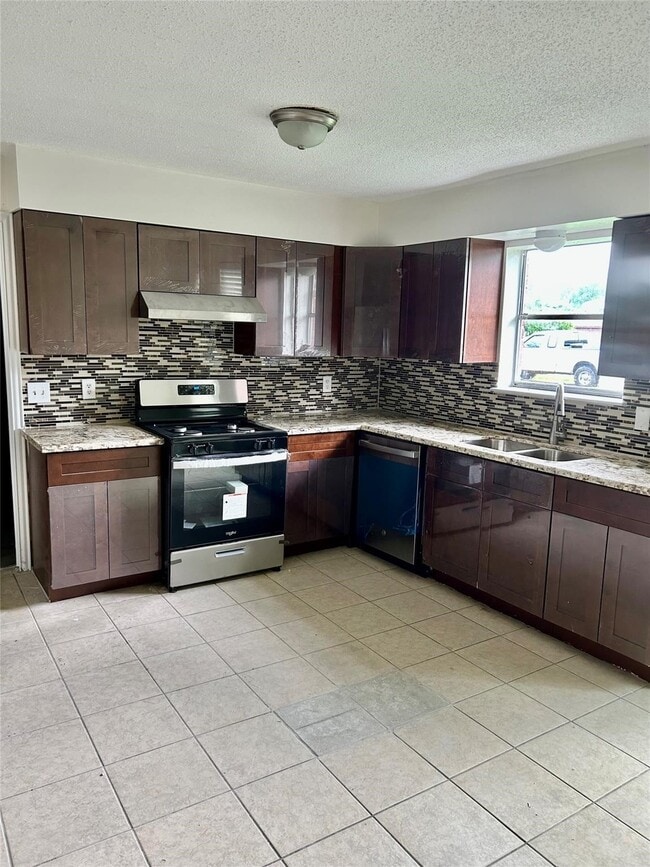 Photo - 228 Austin St