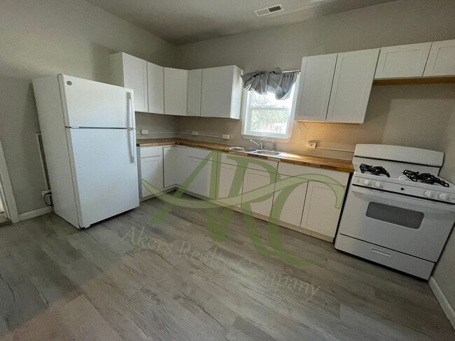 Photo - 1444 Cypress St
