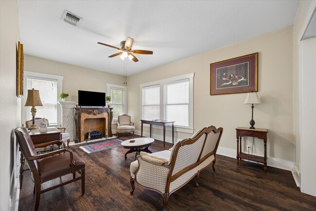 Photo - 842 E Guenther St