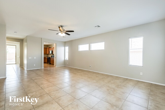 Photo - 2673 Rue Toulouse Ave