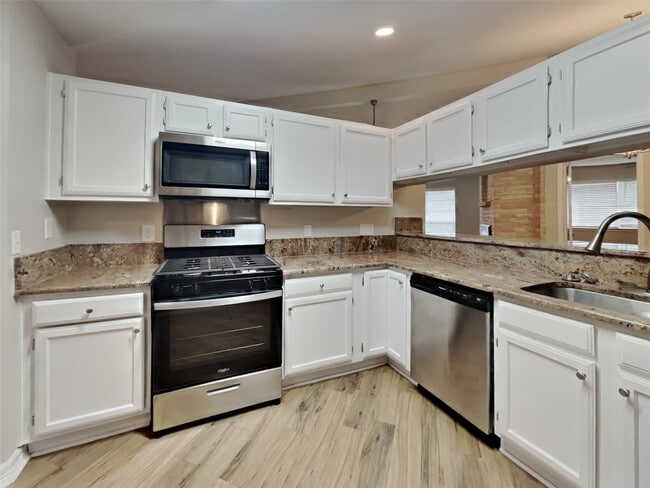 Photo - 3238 Lindenfield Dr