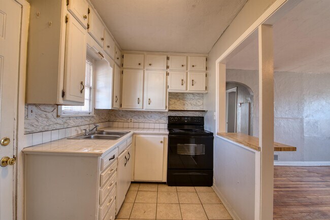 Photo - 4600 N Hamilton Dr