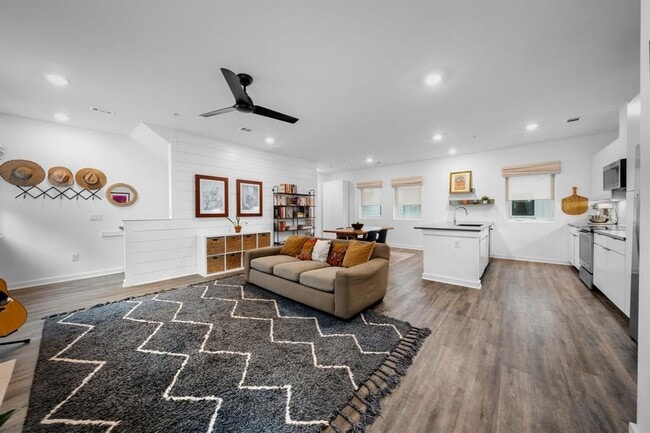 Photo - 5924 S Congress Ave Unit 112