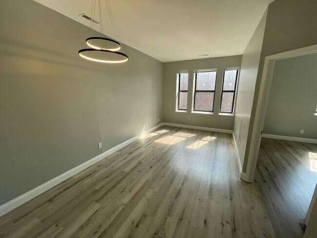 Photo - GORGEOUS 2/1 - RENOVATED! Stainless, Granite, In Unit W/D Unit Apt 28